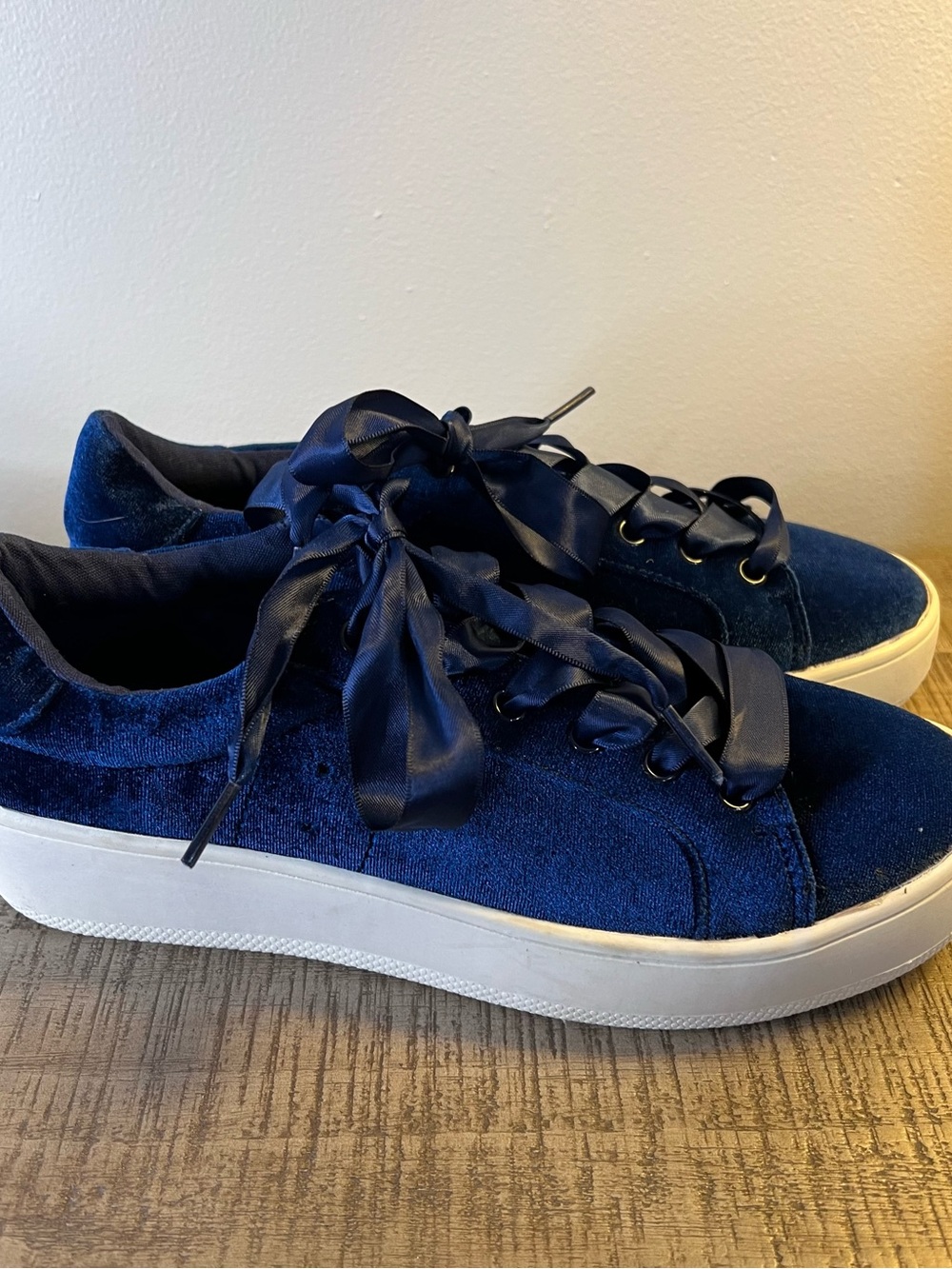 NEW- Candie's Navy Velvet Platform Sneakers with Satin Ribbon Laces . Size 8.5